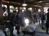034-arrivano le famiglie per popolare la zona.jpg